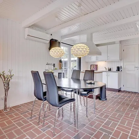 بيت للعطل Three-bedroom Holiday In *