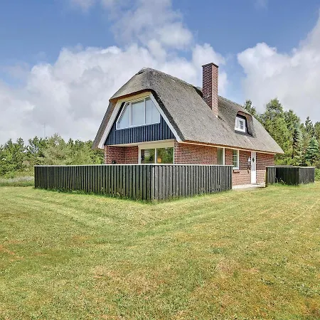 بيت للعطل Three-bedroom Holiday In Blåvand